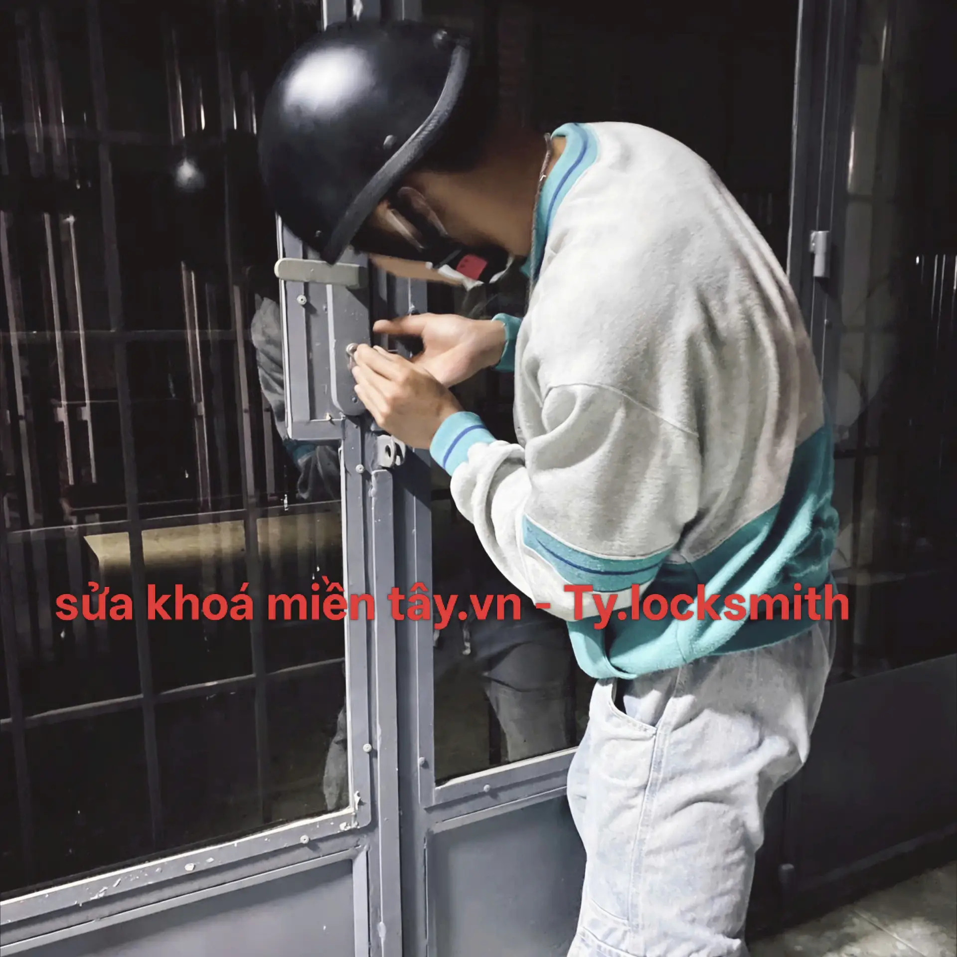 mở kh&oacute;a c&aacute;i răng, mở kh&oacute;a b&igrave;nh thủy