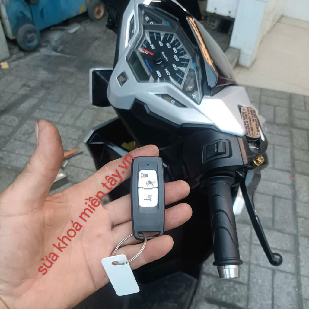 làm chìa khóa xe máy smartkey