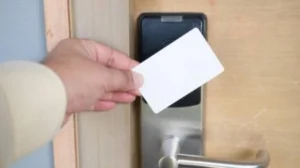 sao chép thẻ từ cửa điện tử